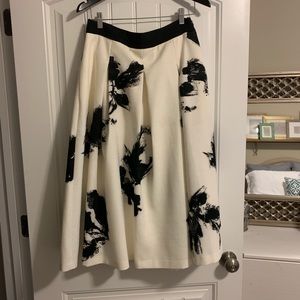 White House Black Market Aline skirt with pockets
